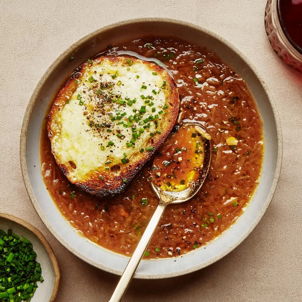 Savory Garden Delight: Ultimate Vegetarian French Onion Soup 